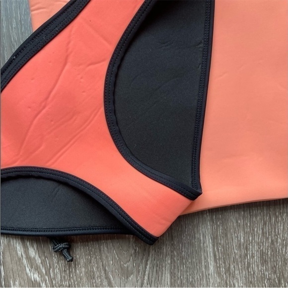 Triangl Swimwear bikini bottom & bag. Medium - Picture 3 of 15